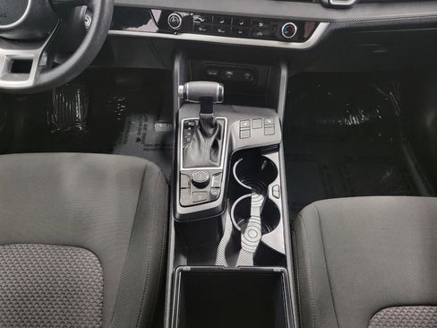 Used 2025 Kia Sportage LX image 18