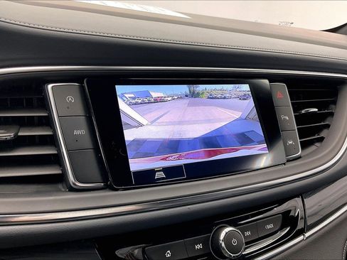 Used 2023 Buick Enclave Essence image 22