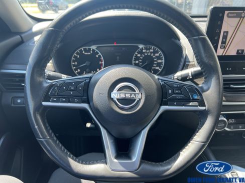 Used 2023 Nissan Altima 2.5 SL FWD image 10