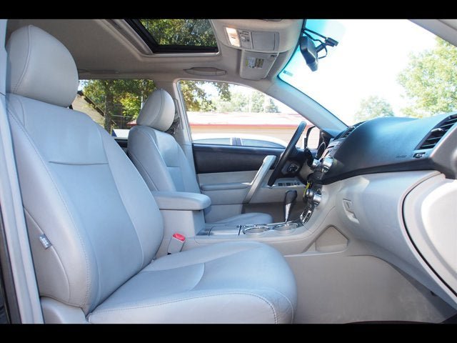Used 2012 Toyota Highlander SE w/ Tow Pkg AWD/4WD image 11