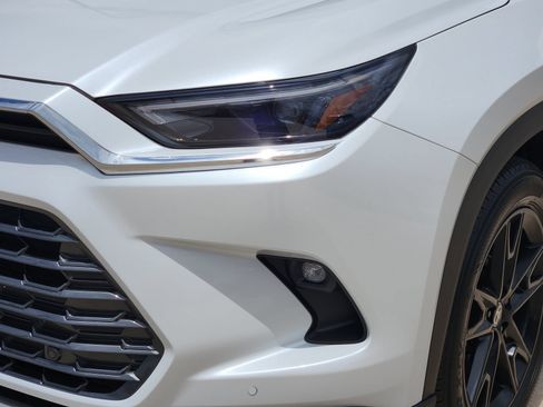 Used 2026 Toyota Grand Highlander AWD Hybrid image 11