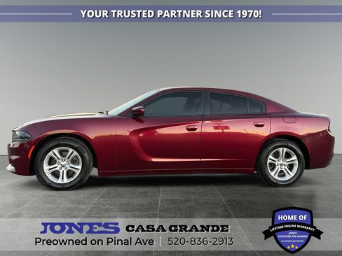 Used 2017 Dodge Charger SE RWD image 2