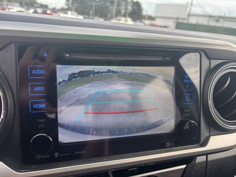 Used 2017 Toyota Tacoma SR5 image 10