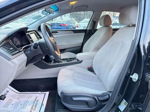 Used 2019 Hyundai Sonata SE w/ Cargo Package image 9