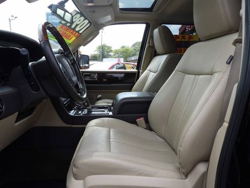 Used 2016 Lincoln Navigator Reserve AWD/4WD image 9