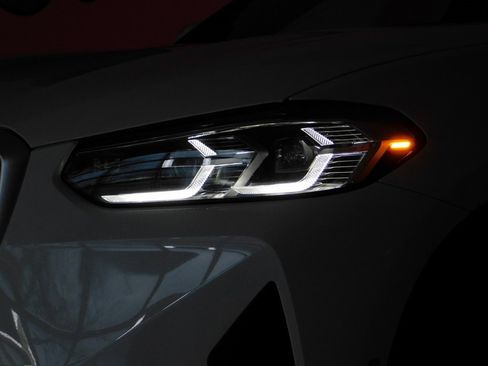 Used 2023 BMW X4 xDrive30i image 16