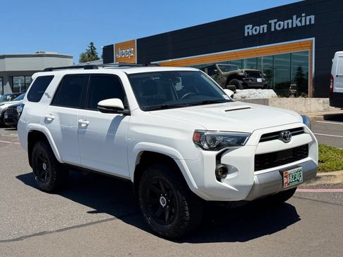 Used 2020 Toyota 4Runner TRD Off-Road Premium w/ Moonroof Package AWD/4WD image 2