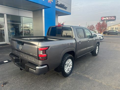 Used 2023 Nissan Frontier SV w/ SV Convenience Package image 2