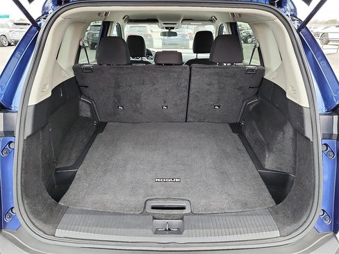 Used 2023 Nissan Rogue S image 11