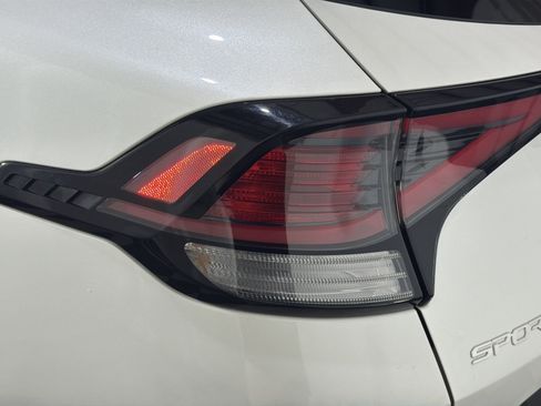 Used 2023 Kia Sportage LX AWD/4WD image 12
