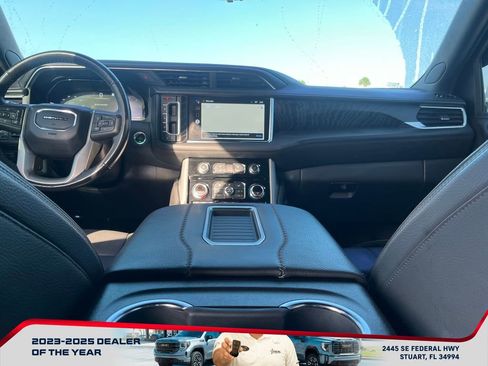 Used 2022 GMC Yukon XL Denali w/ Denali Premium Package image 16