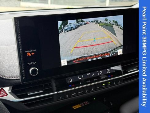 Used 2025 Toyota Sienna Limited FWD image 25