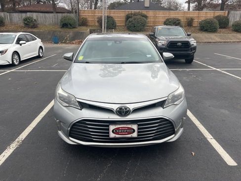 Used 2018 Toyota Avalon XLE Premium image 2