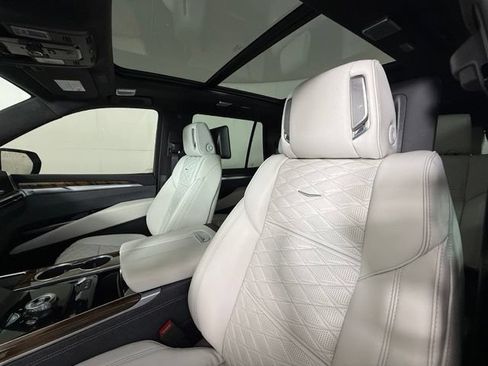 Used 2026 Cadillac Escalade Platinum Luxury AWD/4WD image 18