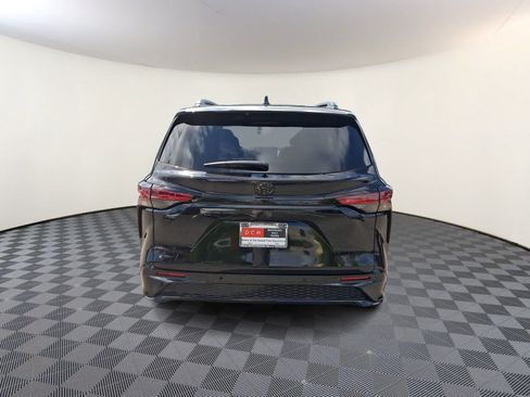New 2026 Toyota Sienna Platinum AWD/4WD image 5
