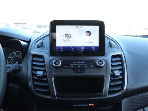 Used 2023 Ford Transit Connect XLT image 18