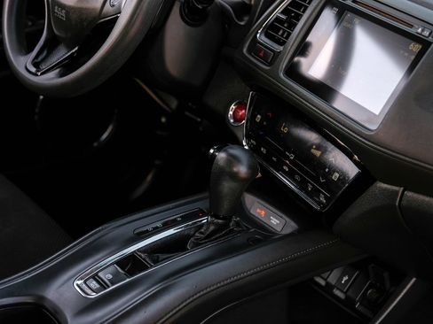 Used 2018 Honda HR-V EX image 25