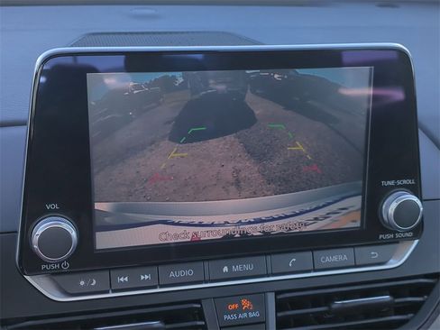 Used 2024 Nissan Altima 2.5 SV image 14