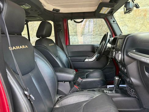 Used 2013 Jeep Wrangler Unlimited Sahara w/ Dual Top Group AWD/4WD image 26