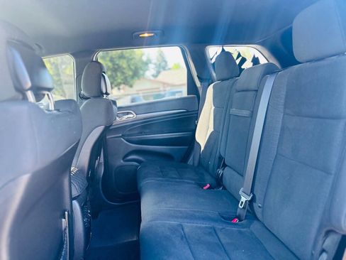 Used 2015 Jeep Grand Cherokee Laredo w/ Quick Order Package 23E image 12