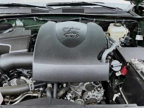 Used 2022 Toyota Tacoma TRD Off-Road w/ TRD Premium Off Road Package image 28