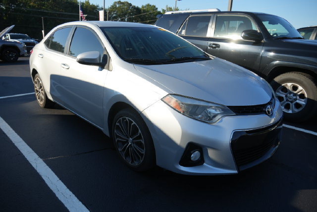 Used 2015 Toyota Corolla S FWD image 1