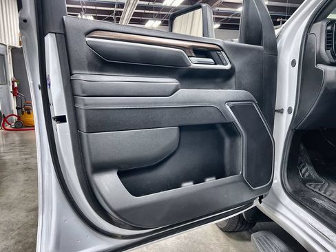 Used 2025 Chevrolet Silverado 2500 LT w/ Convenience Package AWD/4WD image 18