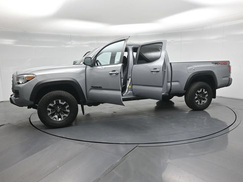 Used 2020 Toyota Tacoma TRD Off-Road w/ Technology Package AWD/4WD image 35