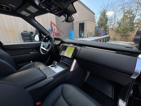 Used 2025 Land Rover Range Rover SE image 31