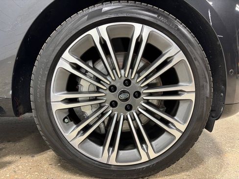 Used 2023 Land Rover Range Rover SE image 11