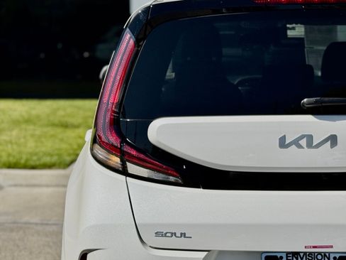 Used 2025 Kia Soul LX FWD image 15