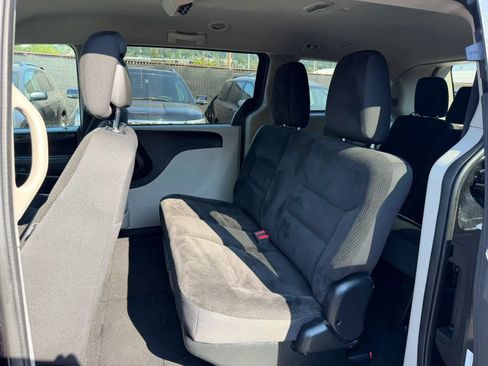 Used 2018 Dodge Grand Caravan SE FWD image 10