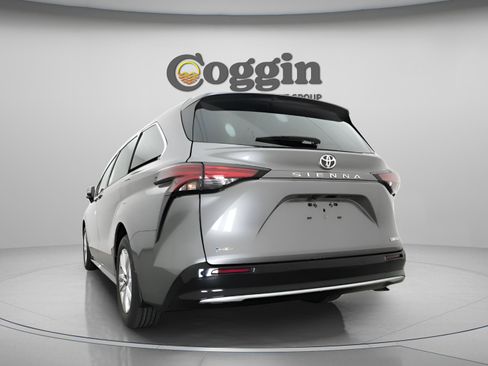 New 2026 Toyota Sienna Limited FWD image 12