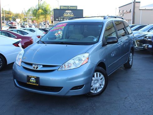Used 2010 Toyota Sienna LE image 34
