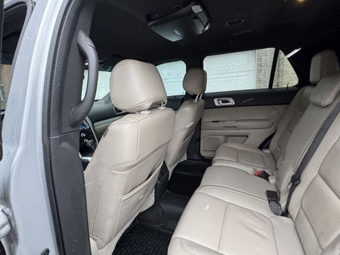 Used 2015 Ford Explorer XLT w/ Equipment Group 202B image 27
