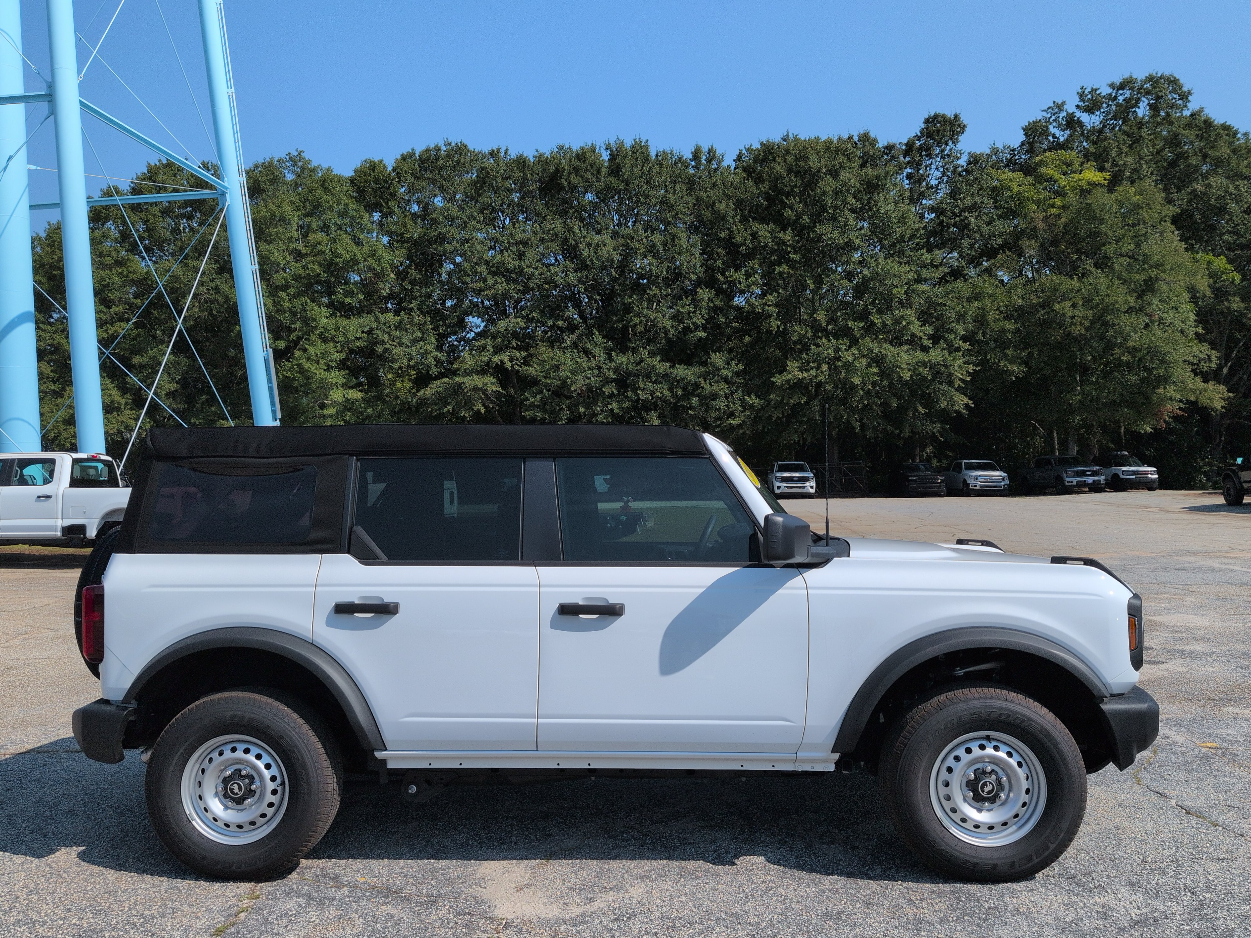 Used 2025 Ford Bronco 4-Door AWD/4WD image 2