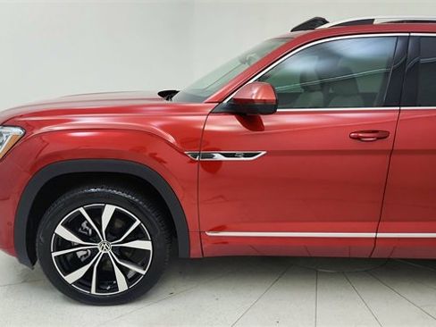 Used 2025 Volkswagen Atlas SEL Premium R-Line image 9