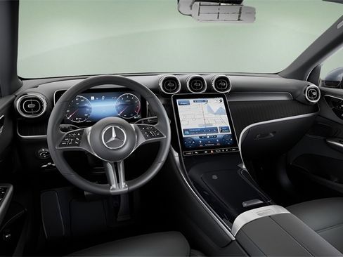 Used 2025 Mercedes-Benz GLC 300 4MATIC image 38