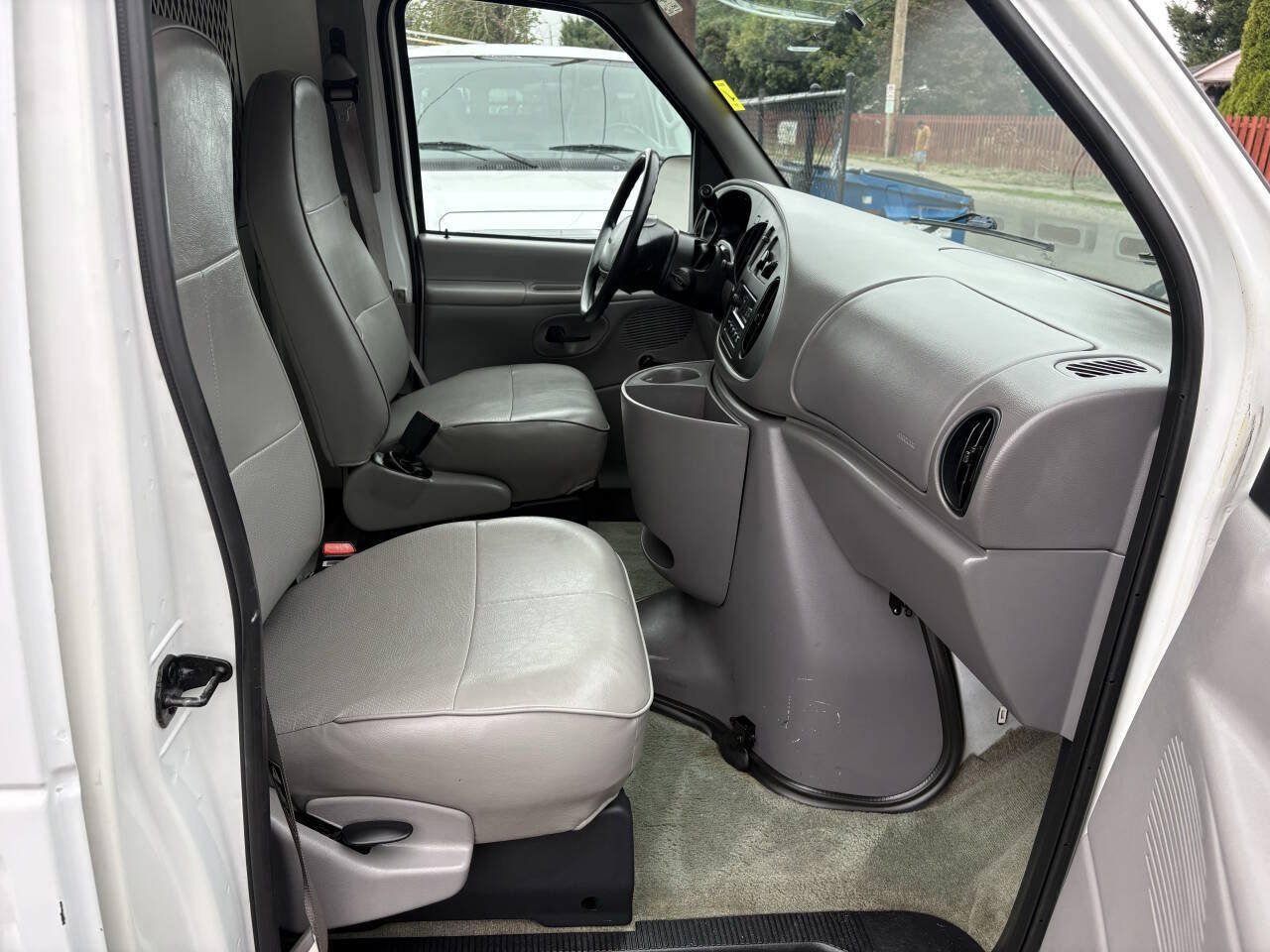 Used 1999 Ford E-150 and Econoline 150 RWD image 17