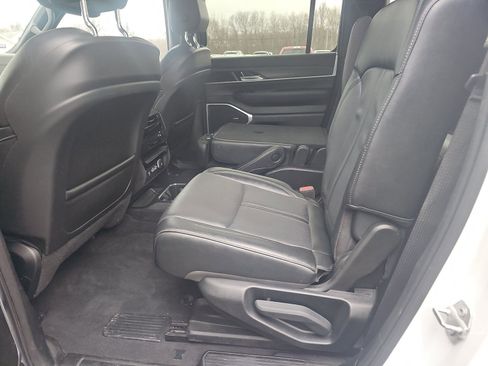 Used 2024 Jeep Wagoneer Series III AWD/4WD image 14