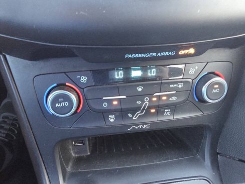 Used 2017 Ford Focus SE FWD image 20