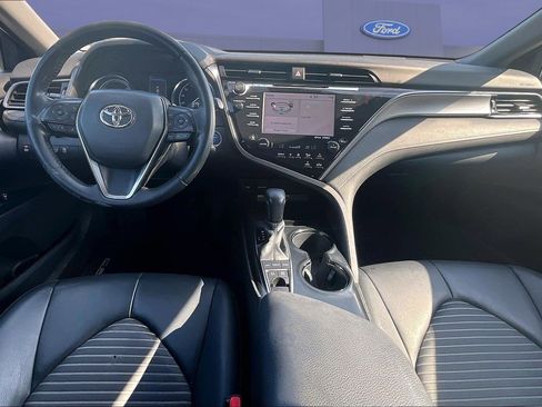 Used 2020 Toyota Camry SE w/ Sunroof Package FWD image 7