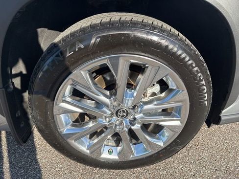 Used 2025 Toyota Highlander Limited AWD/4WD image 13