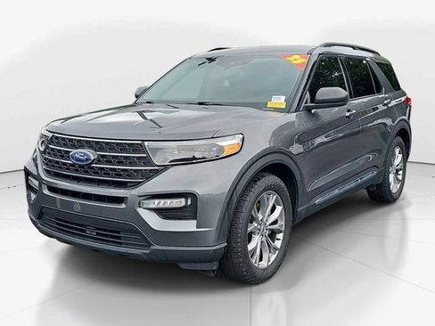 Certified 2023 Ford Explorer XLT w/ Equipment Group 202A RWD image 9