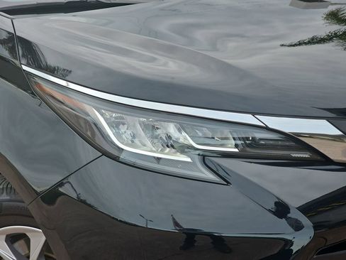 Used 2022 Toyota Sienna XLE image 35