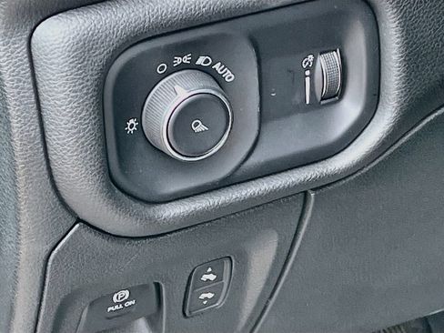 Used 2023 RAM 1500 Laramie AWD/4WD image 10