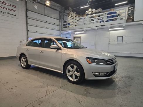 Used 2015 Volkswagen Passat 1.8T Limited Edition FWD image 7