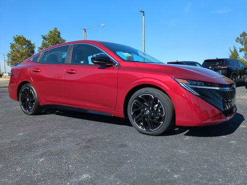 New 2026 Nissan Sentra SR w/ Floor Mat Package FWD image 2