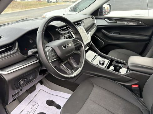 Used 2022 Jeep Grand Cherokee Laredo w/ Luxury Tech Group I image 22