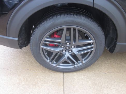 Used 2025 Ford Explorer ST w/ Sun And Sound Package AWD/4WD image 7
